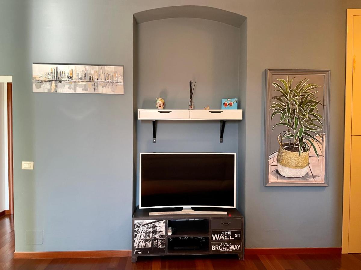 The Painting Apartment. A And Lovely In * Milano